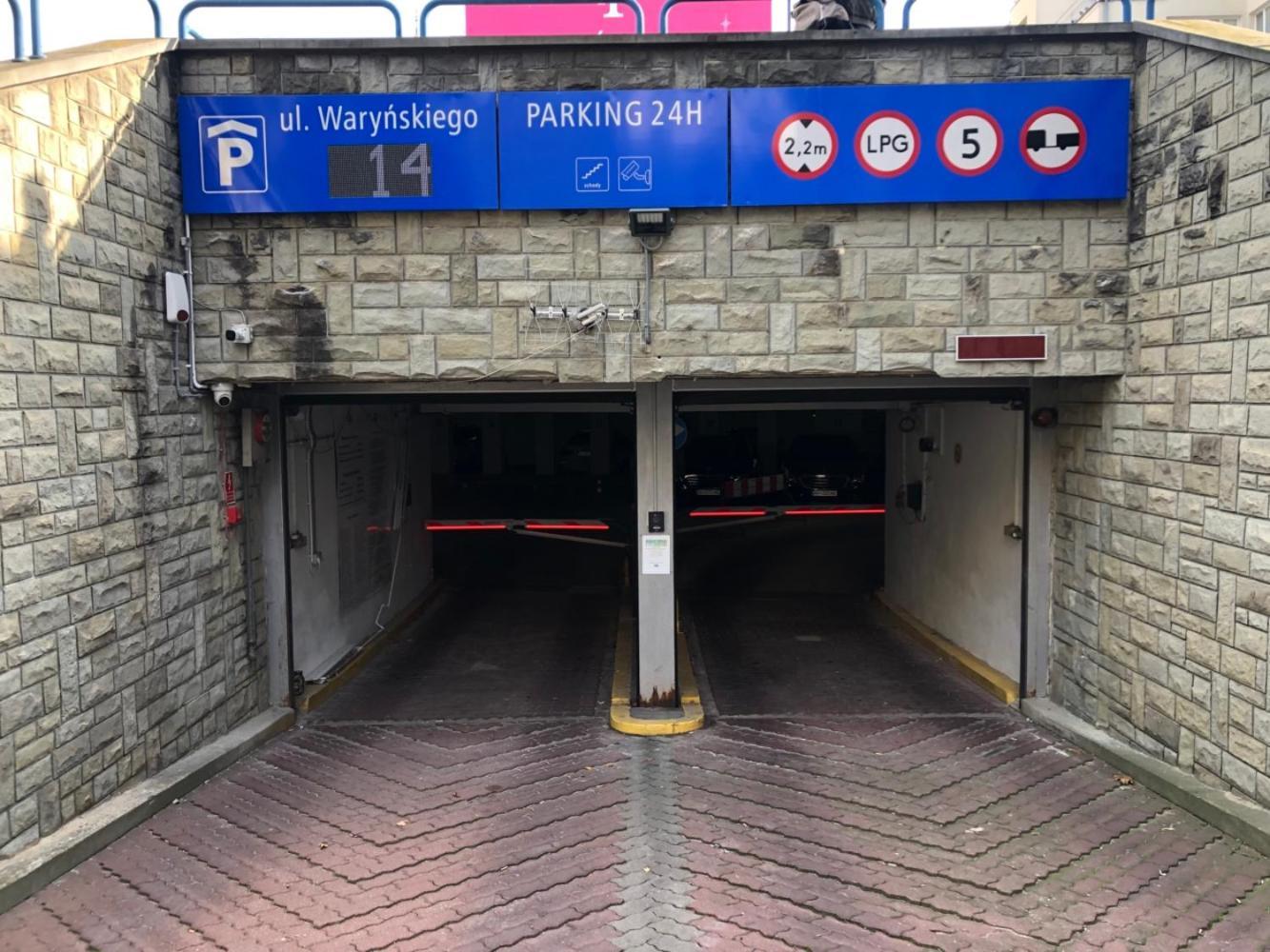 Plac Konstytucji 6 Grey - Bezplatny Garaz Podziemny - Free Parking - Dla 4 Osob Апартаменти *