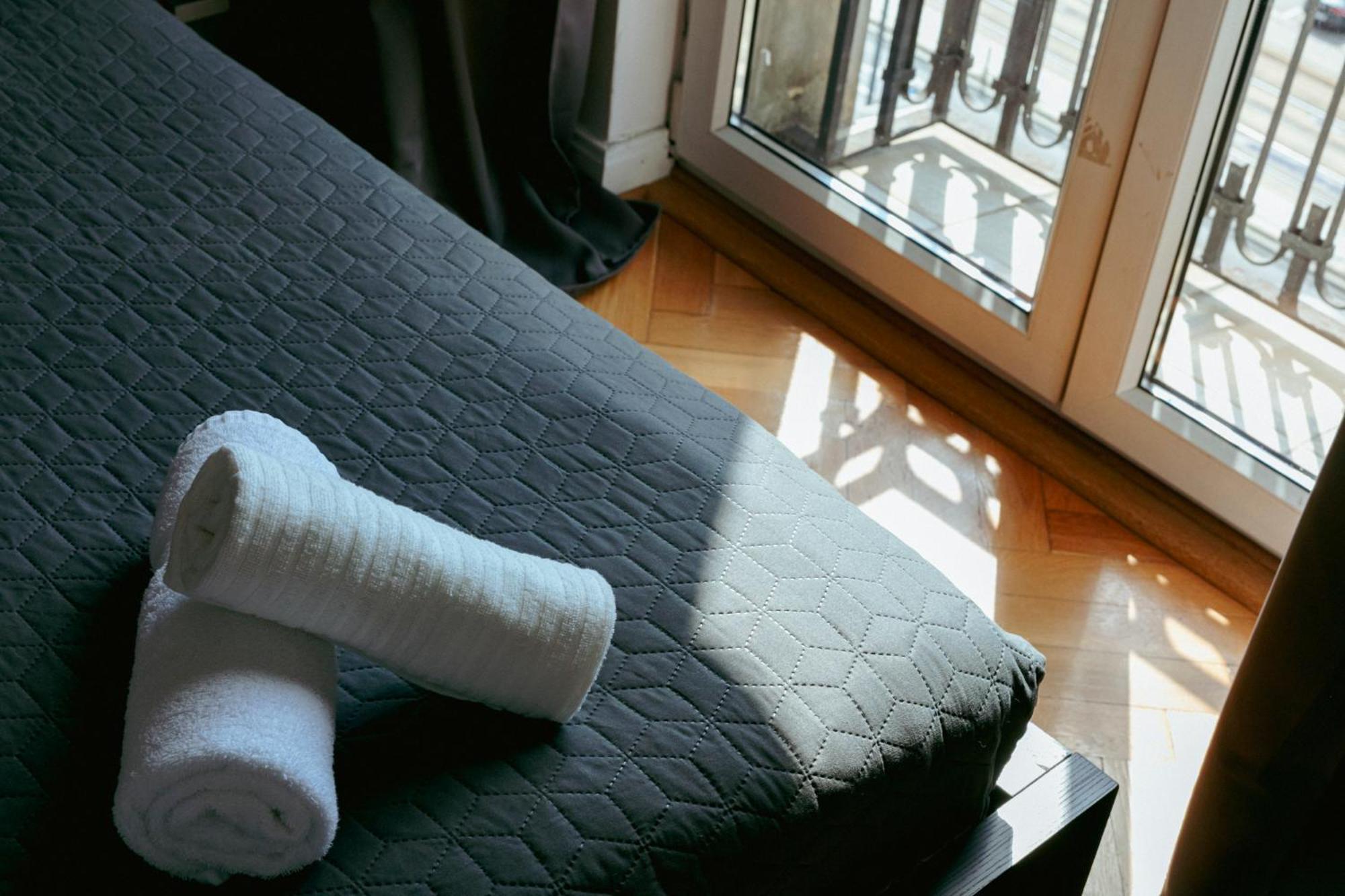 Plac Konstytucji 6 Grey - Bezplatny Garaz Podziemny - Free Parking - Dla 4 Osob Апартаменти Варшава