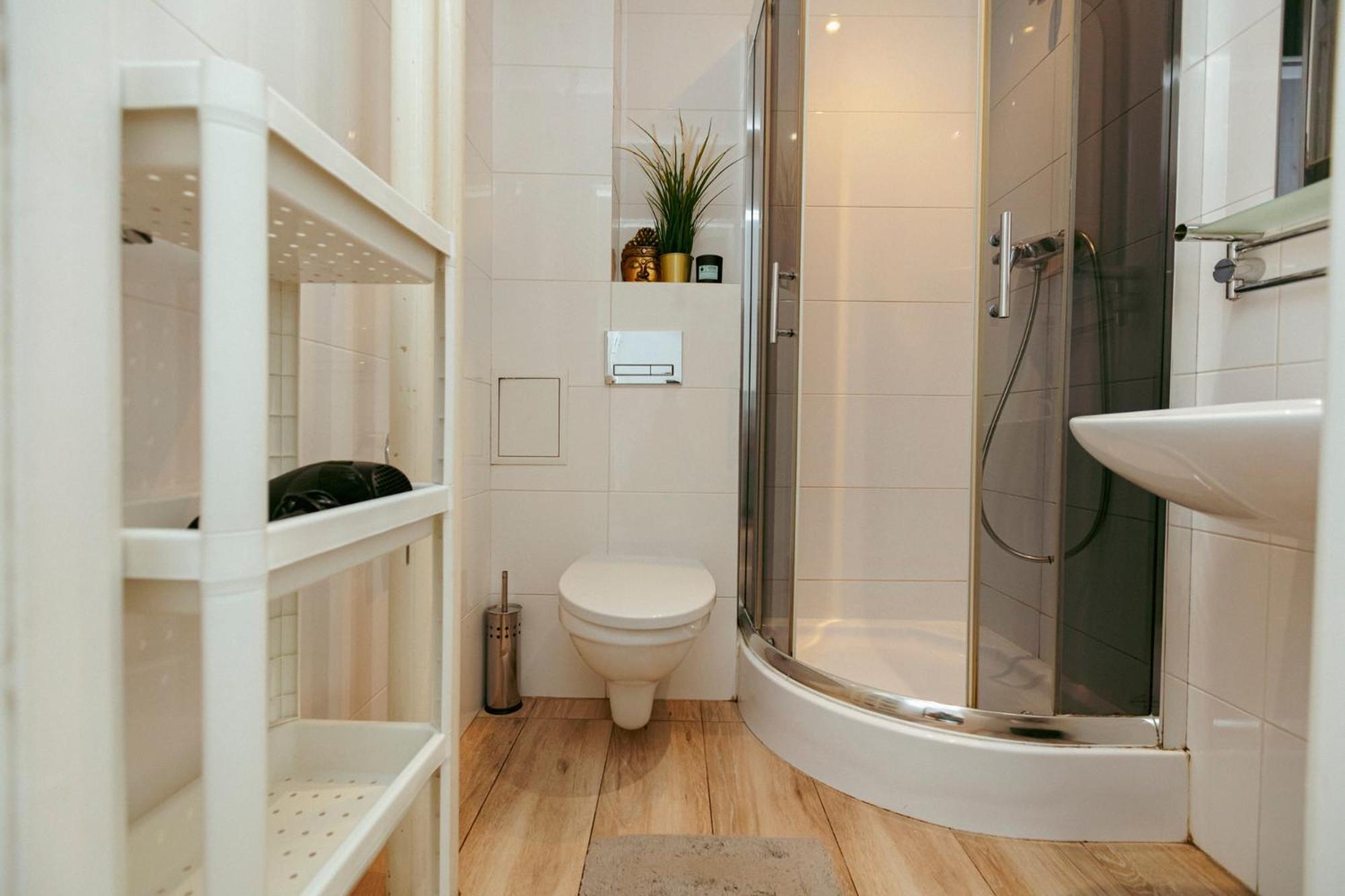 Апартаменти Plac Konstytucji 6 Grey - Bezplatny Garaz Podziemny - Free Parking - Dla 4 Osob